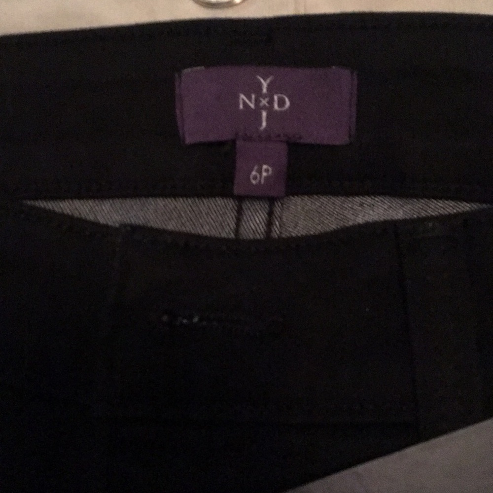 NYDJ Black Jeans 6P NWT.